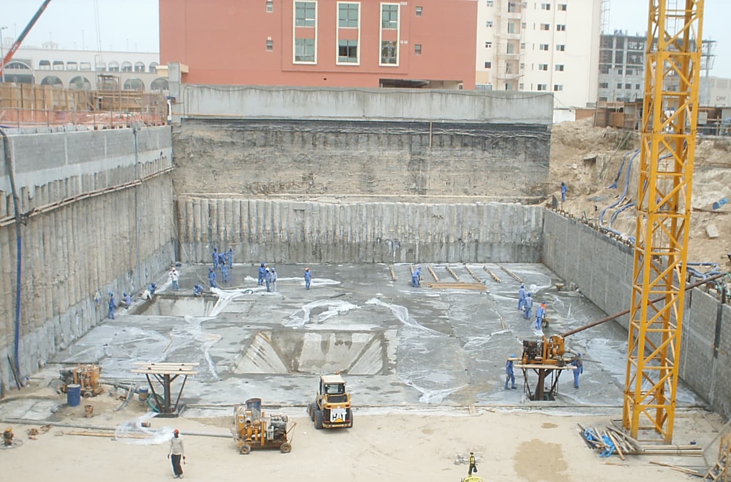 Large dewatered basement excavation with contiguous pile retaining wall on an Apex Group project in the UAE